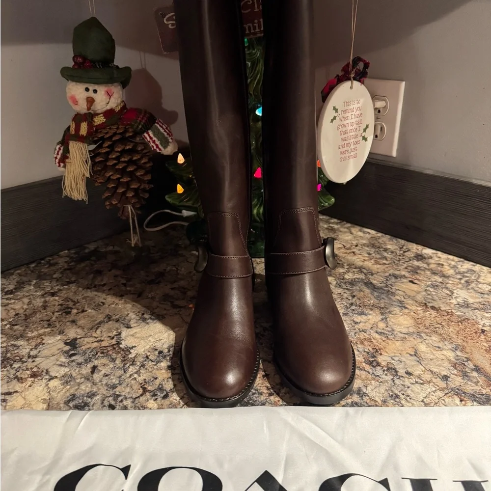 Ladies brand new never worn Coach boots. Brown  boots. Sz. 5 - Picture 2 of 5